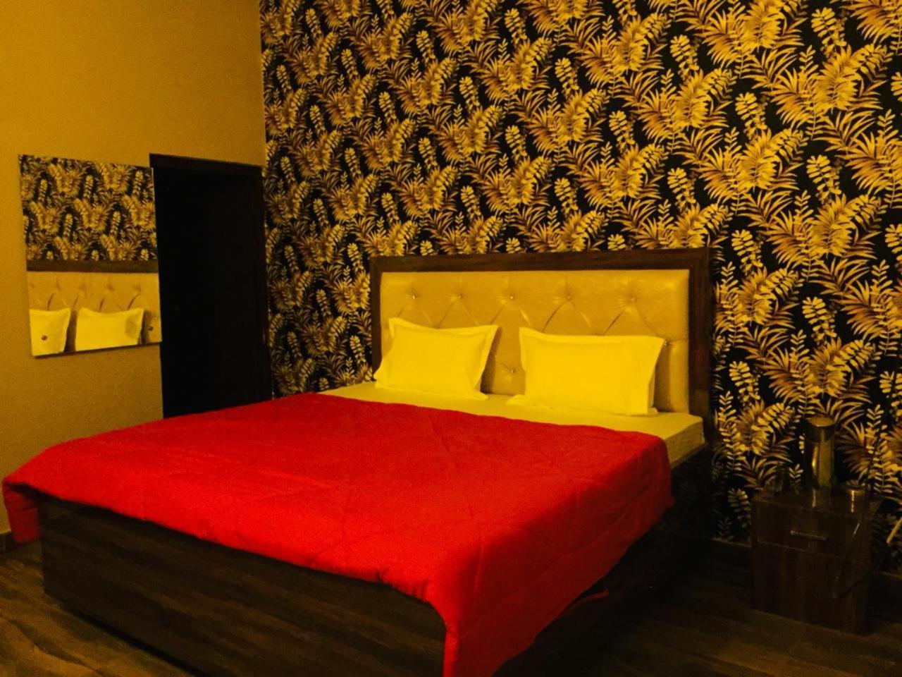 Hotel Divine Агра Экстерьер фото