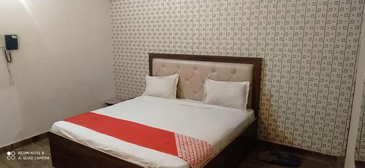 Hotel Divine Агра Экстерьер фото