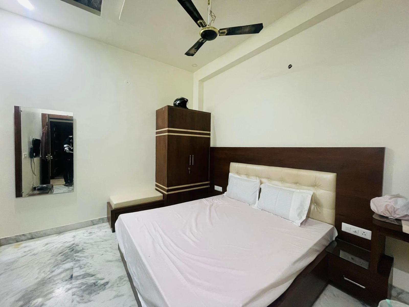 Hotel Divine Агра Экстерьер фото