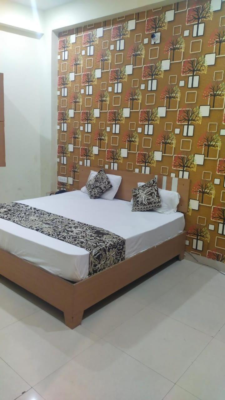 Hotel Divine Агра Экстерьер фото